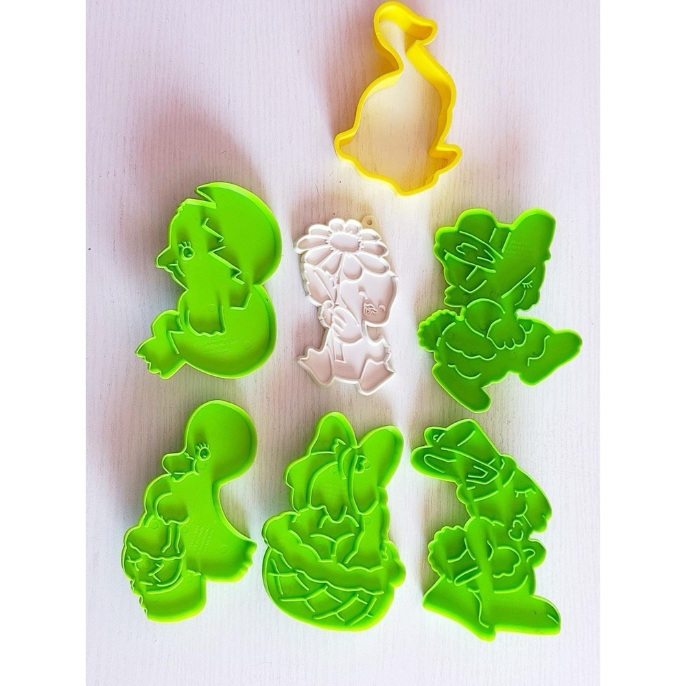 Vintage Wilton Spring Time/Easter Cookie Cutters From 1978. 7 Total Are Included